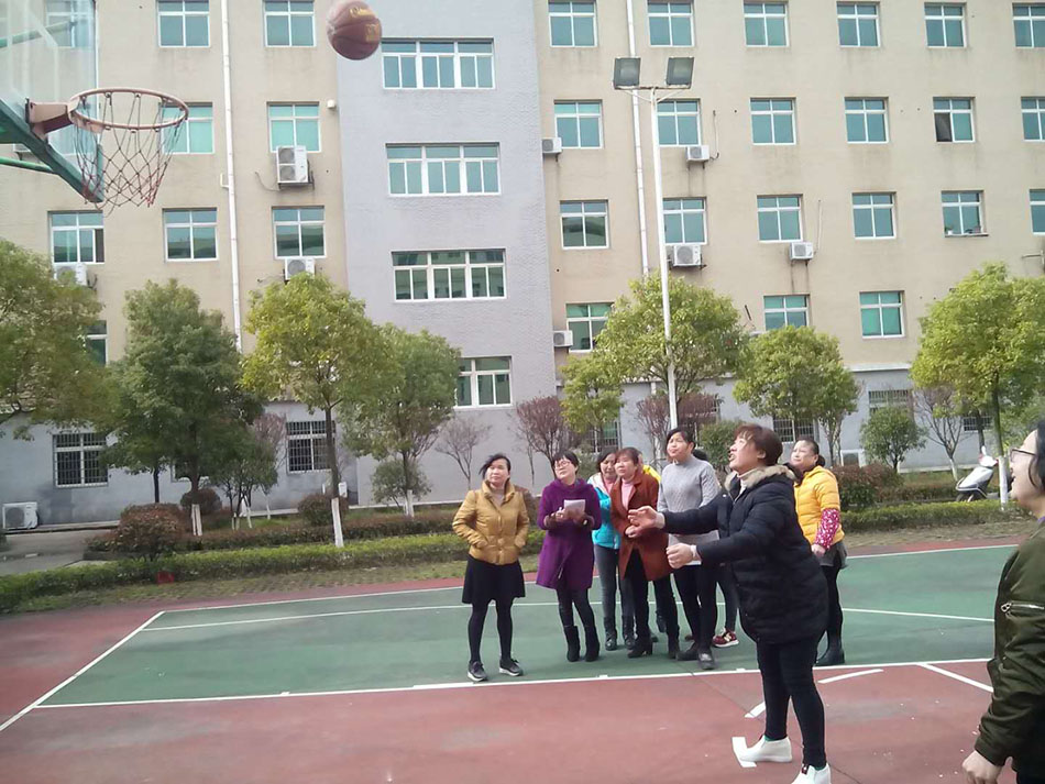 慶三八，春絲女員工投籃球比賽